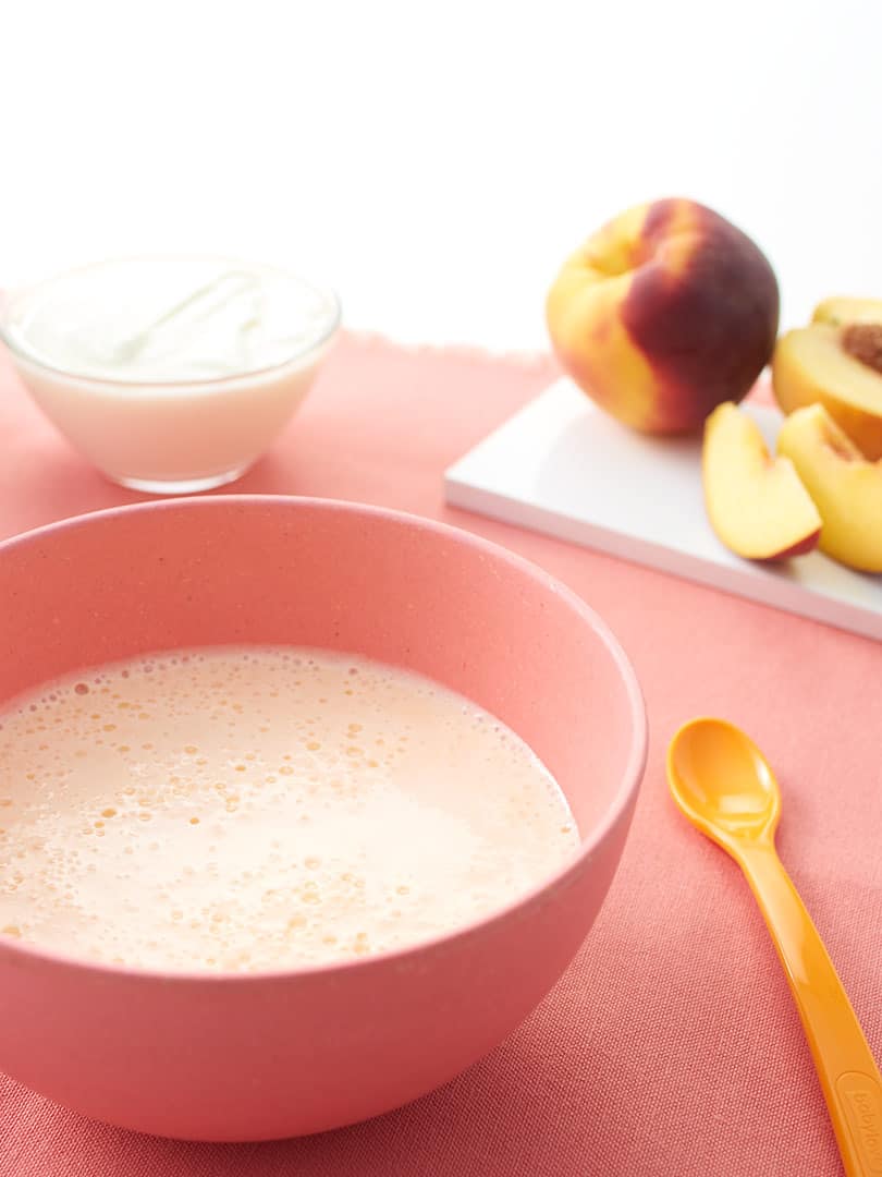 Yoghurt peach smoothie