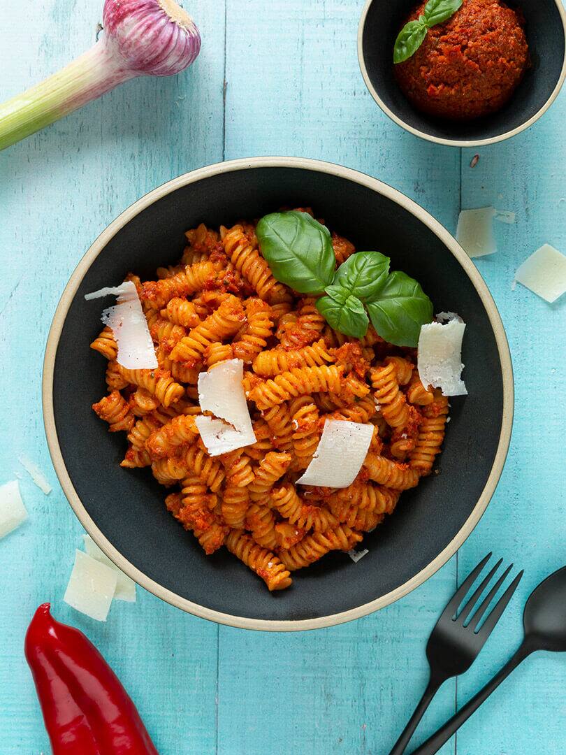 Pasta with spicy pepper tomato pesto