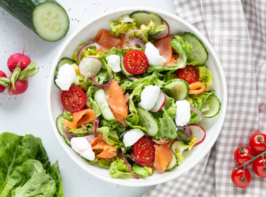 Bowl with salad and smoked salmon