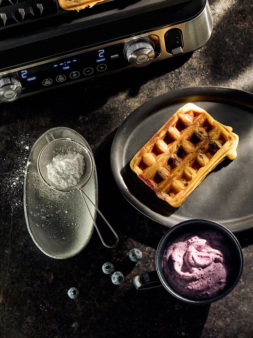 Frischkäse-Waffeln mit Heidelbeeren