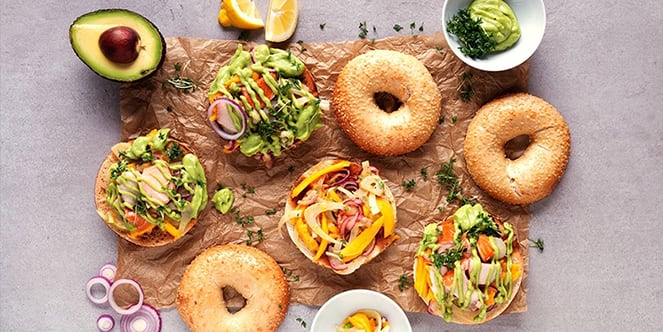 en_ADP-ImgB_breakfast-types_gourmet-type_recipe01_bagel-salmon-1440x810_SM.png