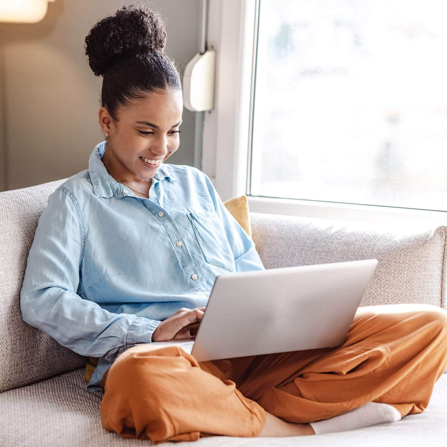 Woman with labtop on a sofa