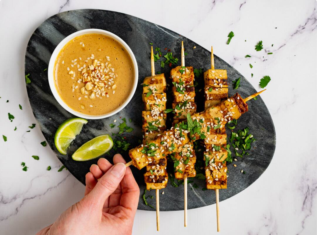 Tofu skewers thai style with peanut dip