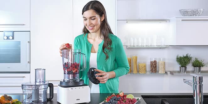 en_PSP-ImB_purease-food-processor_psp_in-use_1440x800_SM.png