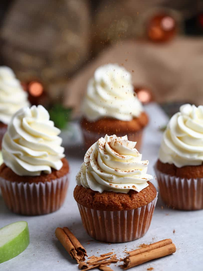 en-PSP-RTS-Puree-accessory-Recipe_03_Apple-cupcakes-cinnamon-topping_810x1080.jpg