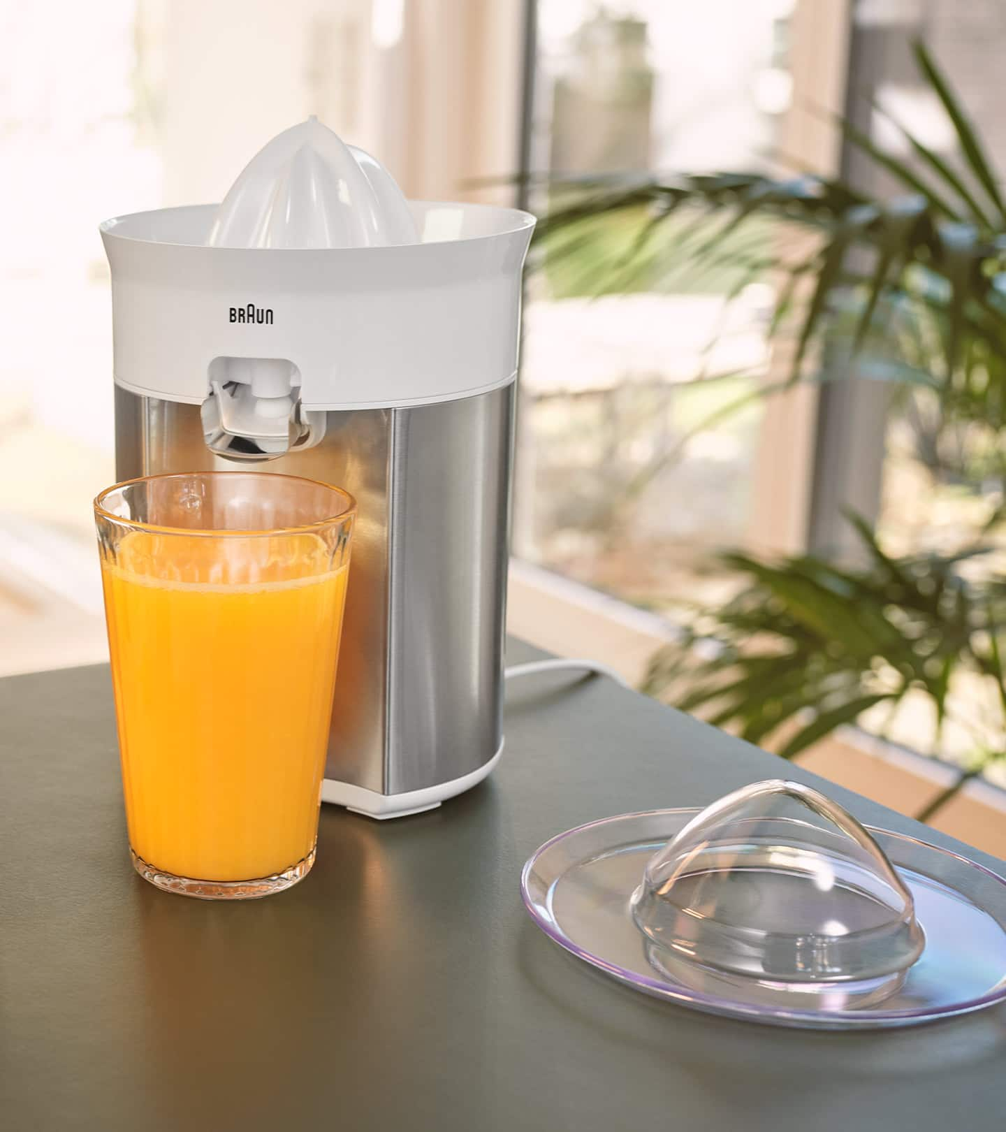 Braun CitrusQuick 5 Citrus juicer with a freshly made glass of orange juice