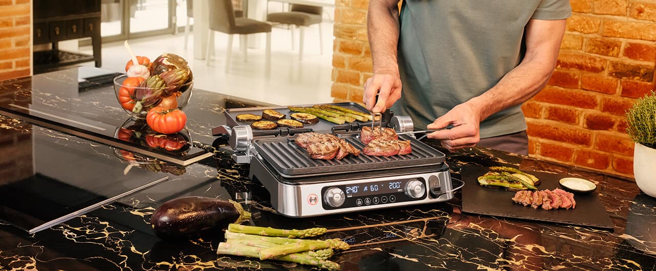 Braun MultiGrill 9 in use