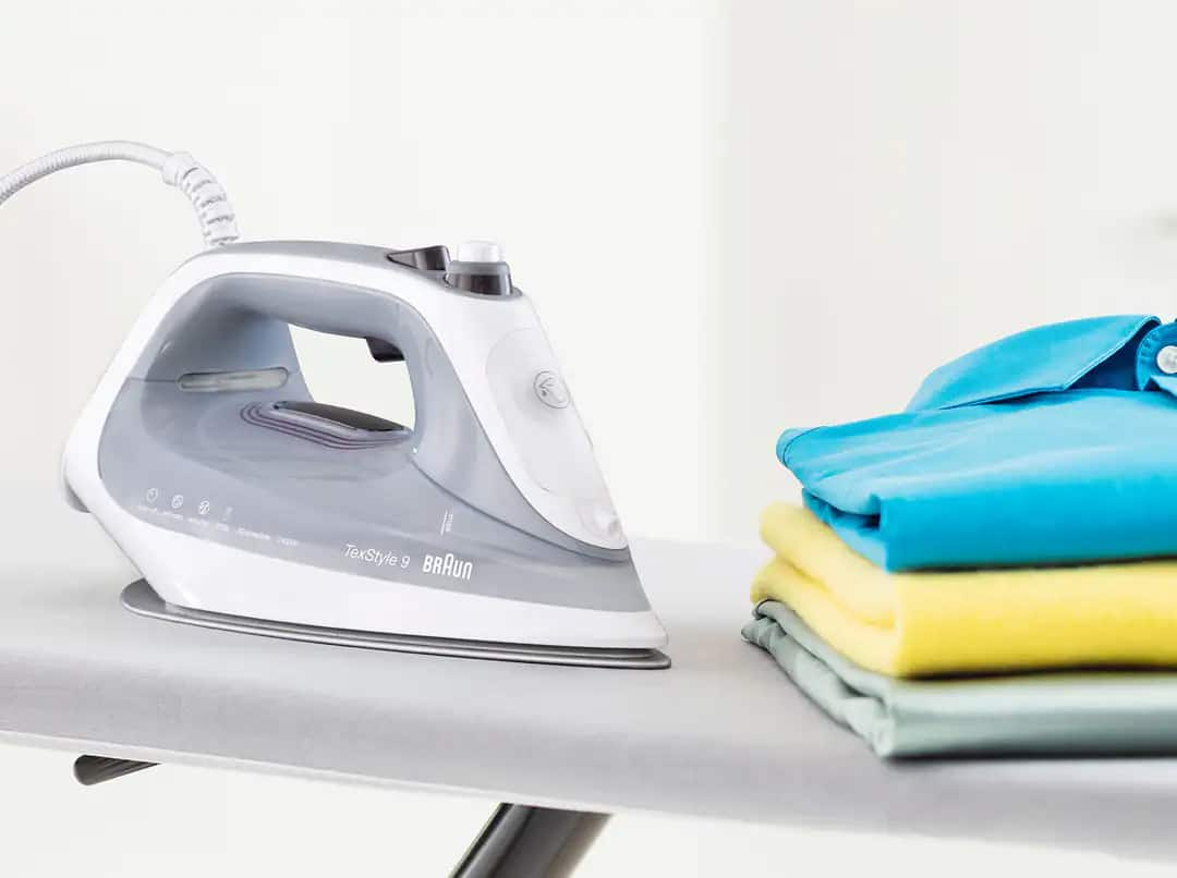 en-cp-card-braun-steam-irons-highlights-update-2021-Def-02-easy-ironing-1080x806.jpg