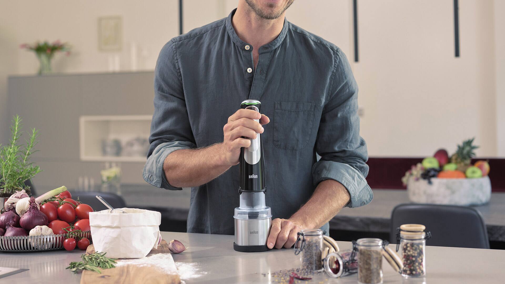 Braun MultiQuick 9X Hand blender in use