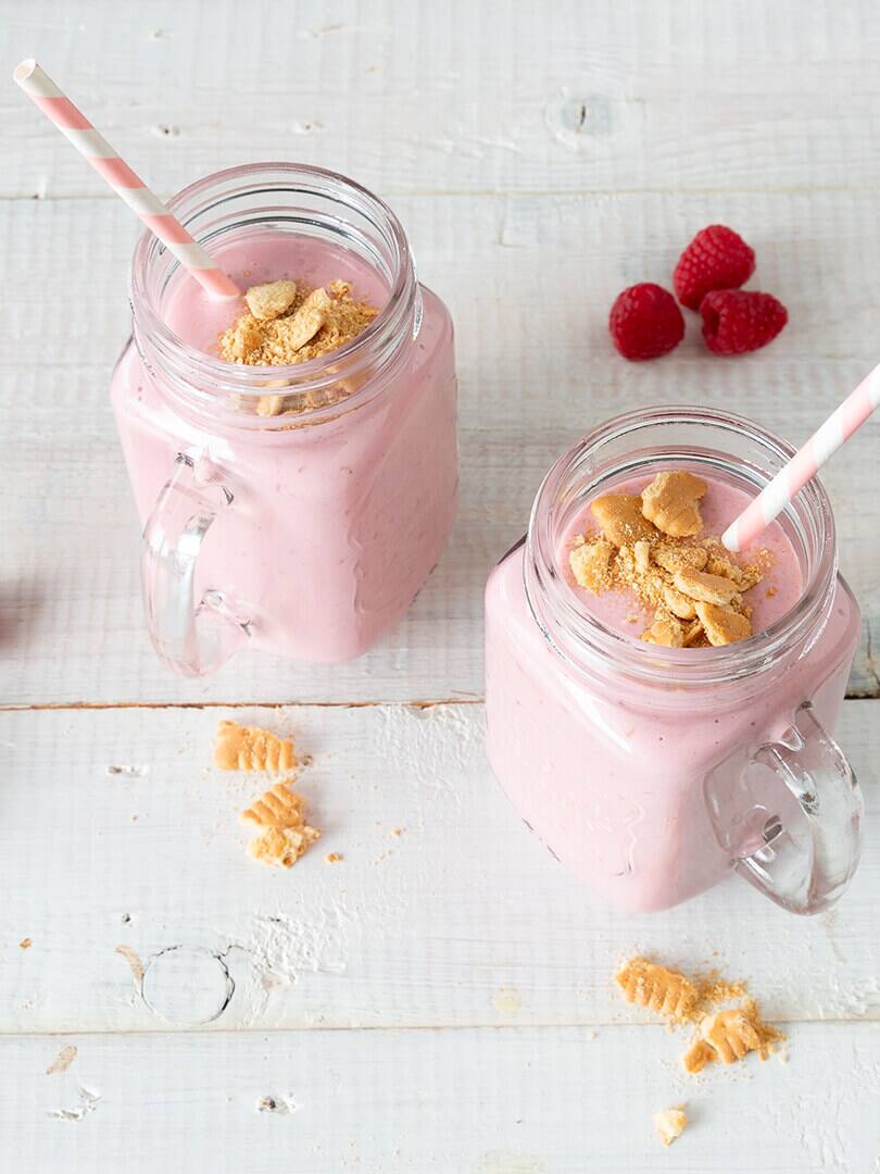 Raspberry and banana cheesecake shake